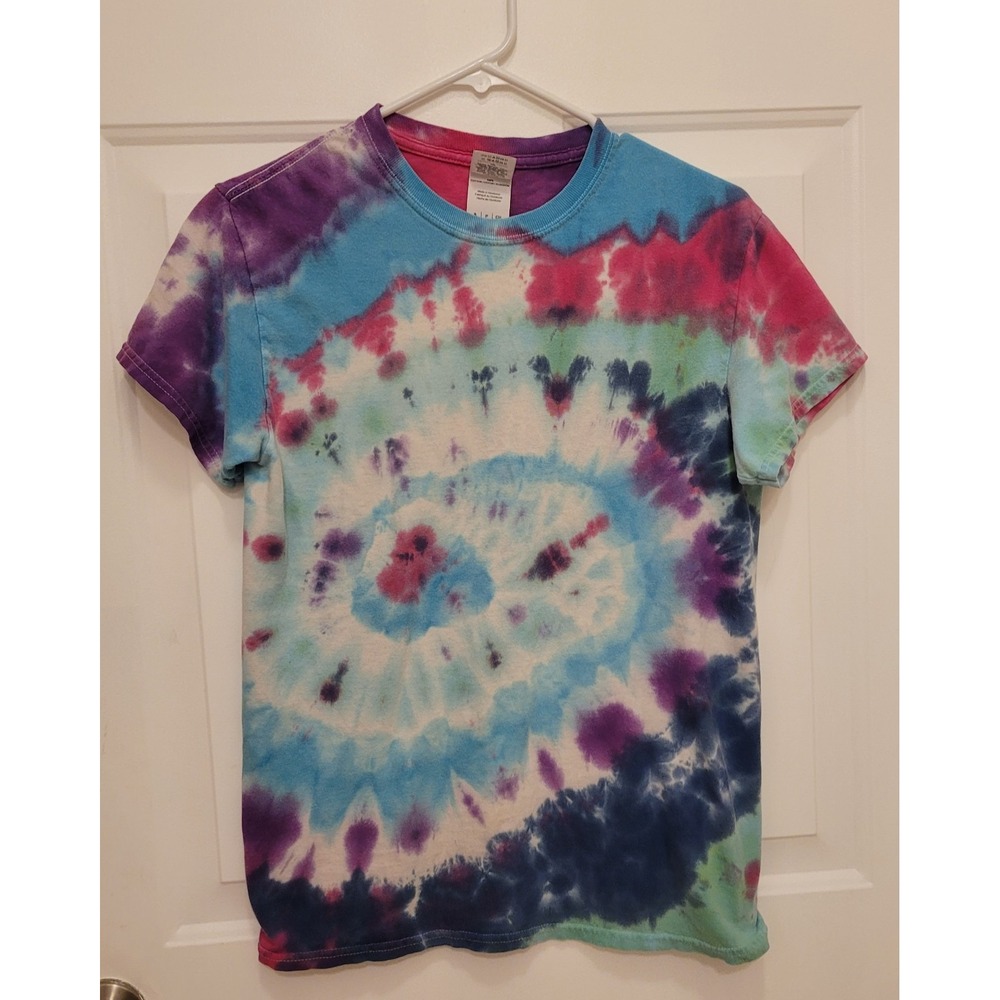 Gildan multicolored tie dye shirt Size Small. 100% Cotton